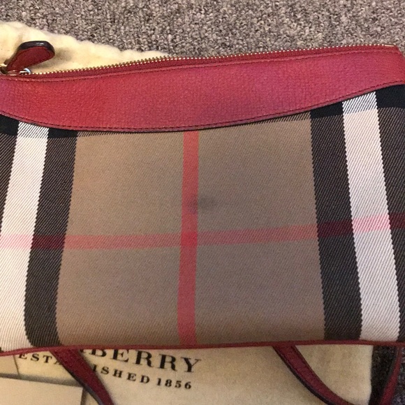 💥FINAL SALE💥 Authentic Burberry Peyton Housecheck Crossbody - Picture 4 of 6